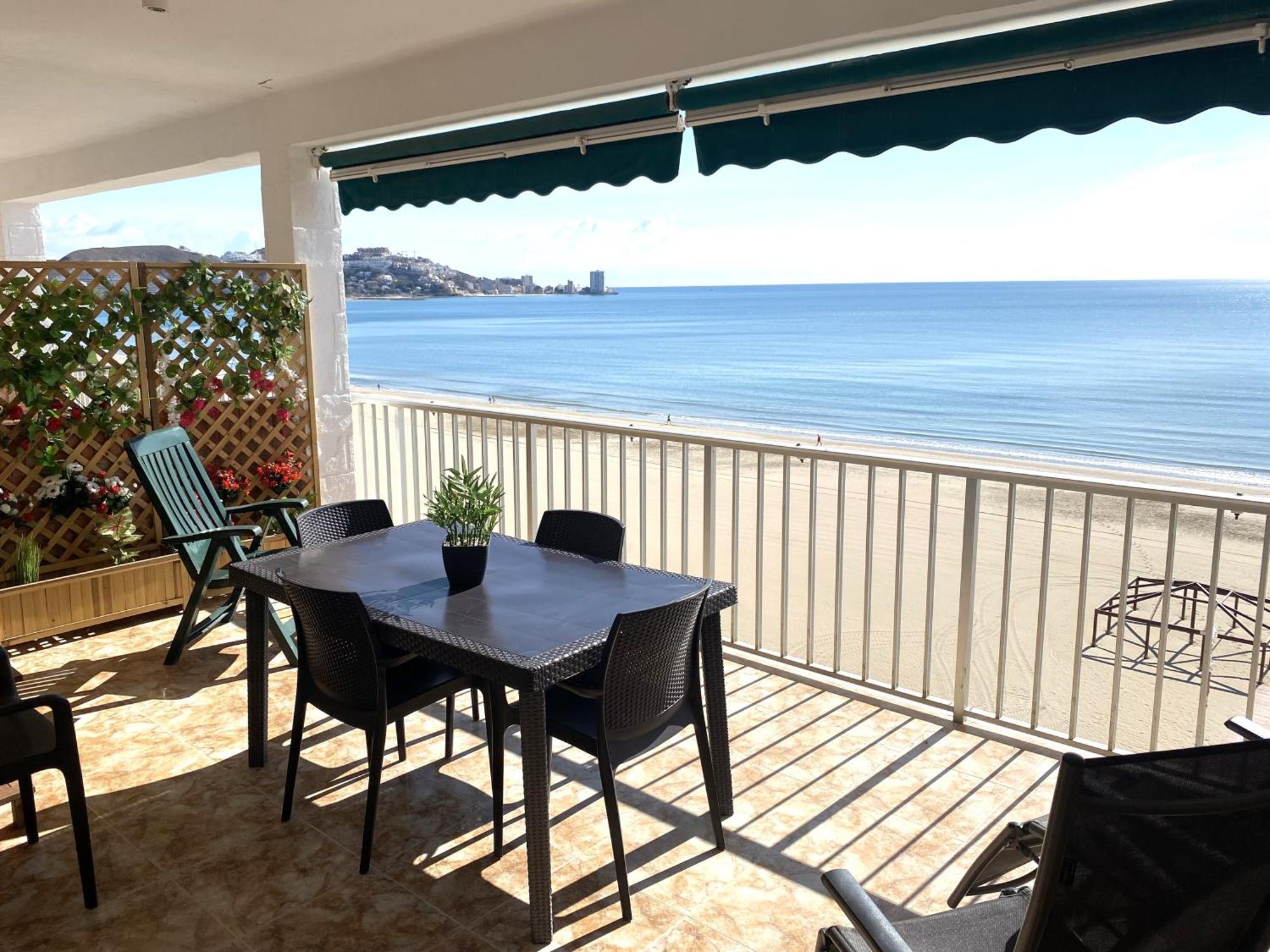Beachfront And Renovated Apartment *