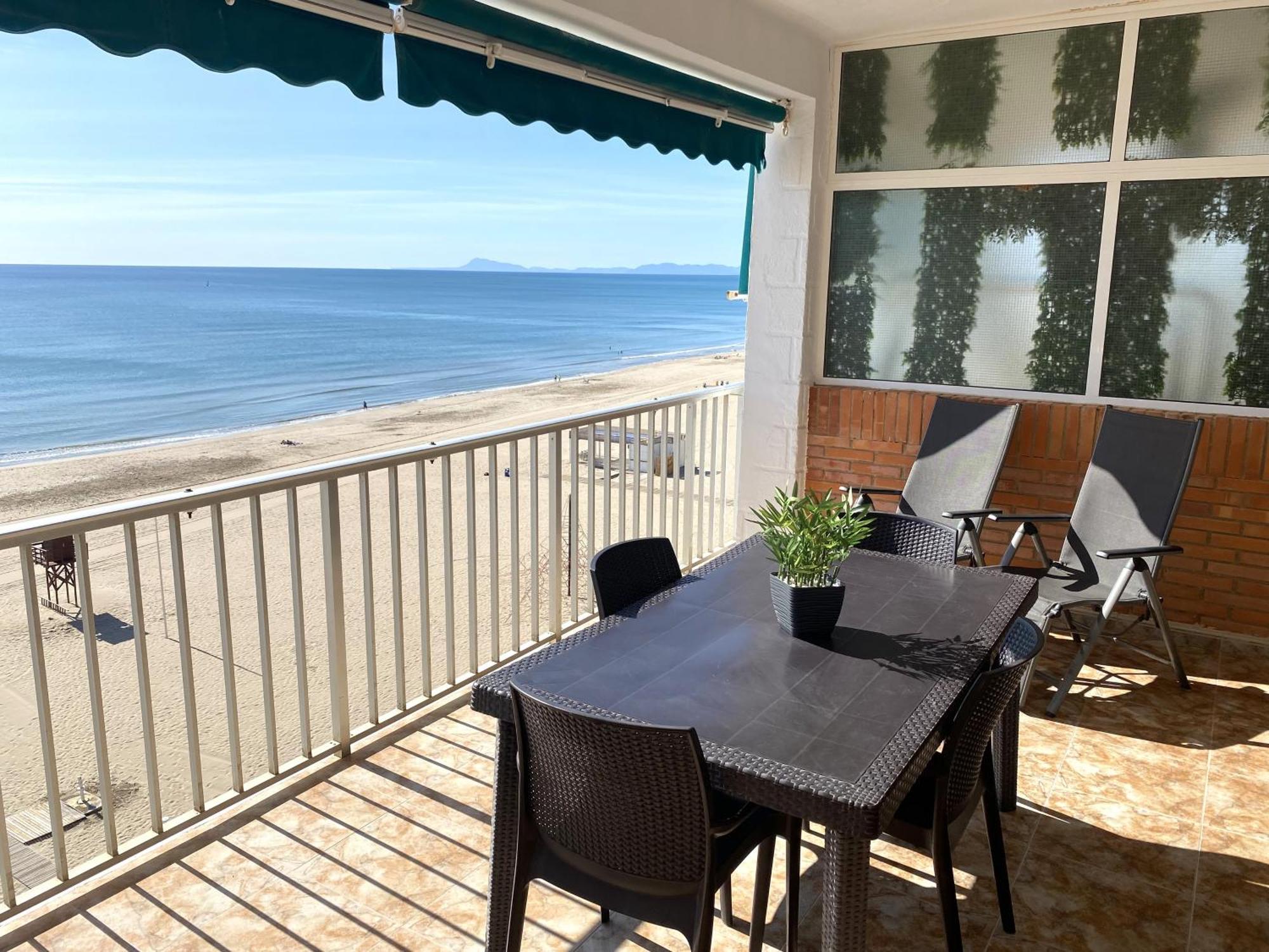 Beachfront And Renovated Apartament Cullera